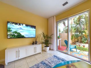 Coastal Bliss Retreat - Beach Vibes & Rockets - Cocoa Beach - 5
