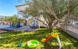 Lovely Apartment In Karin Gornji - 0