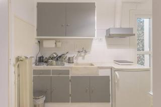 Central Cosy quite 28sm 5th floor balcony over garden 500m Metro Evangelismos - Athens - 4