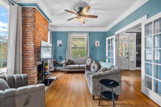 Half Off SALE! Downtown Home with King Bed FirePit Free Parking and Huge Back Yard Filming Allowed - Wilmington - 6