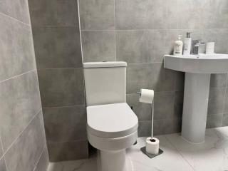 1bed central Gloucester-contractors welcome - - 1