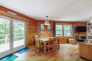 Hexagonal log cabin in woods - Swanton - 4