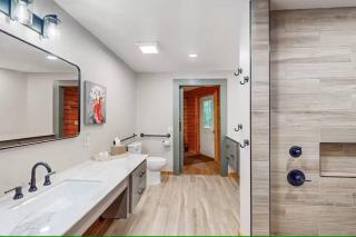 Hexagonal log cabin in woods - Swanton - 1