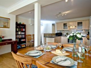 1 Roundham Heights - 4