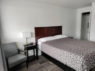 Eight Bar B Motel - Wilbur - 8