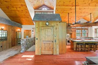 Rustic & Comfy Retreat Elevator - Hot Tub - Games - 5
