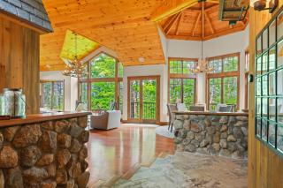 Rustic & Comfy Retreat Elevator - Hot Tub - Games - 3