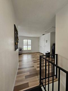 Newly Renovated Modern Studio - 6