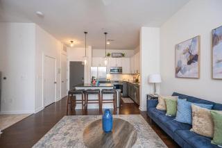 Chic 1-Bedroom Modern Apt with Gym & Free Parking - Charlotte - 0