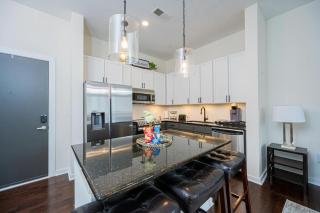 Chic 1-Bedroom Modern Apt with Gym & Free Parking - Charlotte - 8