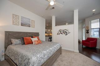 Chic 1-Bedroom Modern Apt with Gym & Free Parking - Charlotte - 5