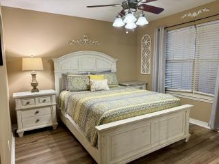 Lakefront Condo A-3 - Hollister - 7