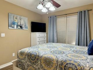 Lakefront Condo A-3 - Hollister - 4