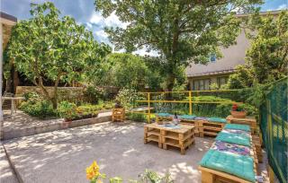 2 Bedroom Lovely Apartment In Smrika - 4