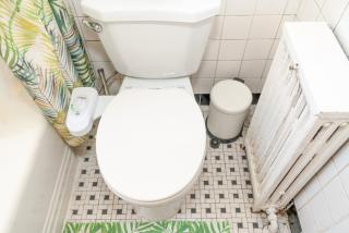 Room in cozy house close to Lawrence Ave, WiFi, parking - Toronto - 8