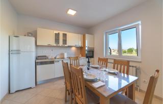 Stunning Home In Lovrec - 6