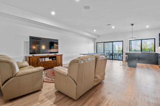 Heights of Luxury - Elite Contemporary Entertainer - Wagga Wagga - 1
