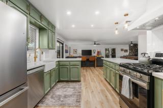 Stunning views with pool, spa, firepit, game court and BBQ - Ahwahnee - 1