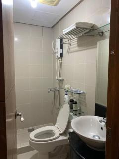 Modern Suite in Mckinley - Manila - 6