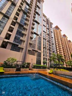 Modern Suite in Mckinley - Manila - 1
