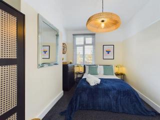 Spacious 2-Bedroom Apartment in a Peaceful Residential Area with Convenient On-Street Parking - Southend-on-Sea - 8
