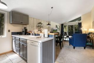 9 Sandstone70 condo - 7