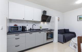 Nice Apartment In Barbariga With Wifi - 7