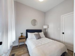 Chic 2BR top-floor gem - Chicago - 4