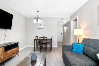 Comfortable Getaway 8 min to Downtown - Houston - 3