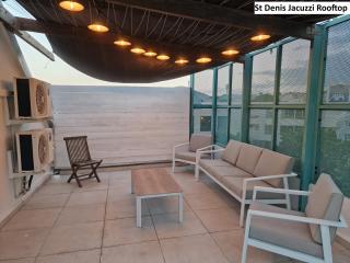 St Denis Jacuzzi Rooftop Vue Calme - 6