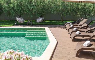 3 Bedroom Amazing Home In Pomer - Pomer - 1