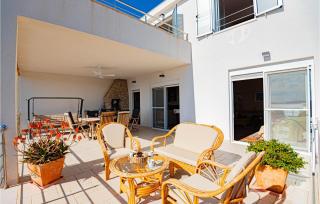 Awesome Home In Zaboric With Wifi - Žaborić - 4