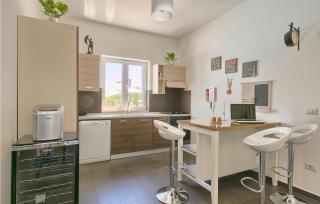 Pet Friendly Home In Naselje Muzini - Tomišići - 4