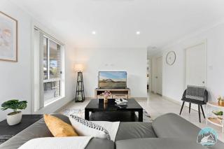 Spacious 3 Beds House with Parking in Fairfield - 2