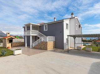 Exquisite Spacious Villa Bufaline with Pool and Gym - Kastel Novi - 0
