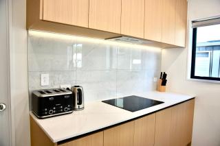 Brand New Close to CBD 3 Bed 3 Bath with Garage - Christchurch - 6