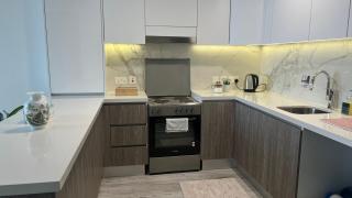 Modern 1-Bed - 5 Minutes from Yas Island & Abu Dhabi Airport - 7