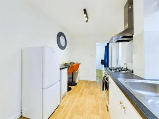 NEW Portland House by Signature Stays - 3 Bedroom House in Cheltenham - Cheltenham - 2