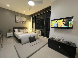 Cozy Studio with City View & Pool Access in Makati - Manila - 5