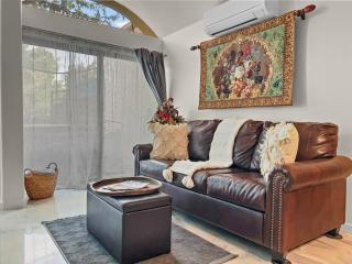 Quiet Garden Sanctuary home - 0