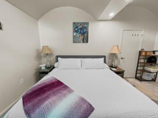 Quiet Garden Sanctuary home - 7