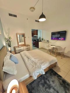 High-Floor Studio with Stunning Lake View in Dubai Marina - Dubai - 0