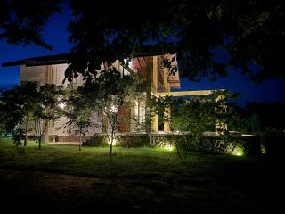 The Villa Lakeshore - 9