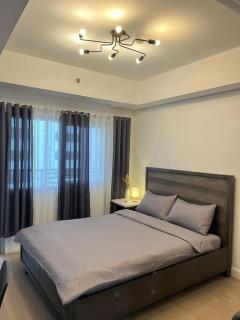 Condotel 1 Bedroom Across SM Aura - Manila - 5