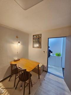 Busan Subway 6min #2 Rooms #2 Queen Beds #Hotel Bedding #OTT #Table#1st Floor - 9