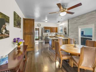 Reminiscent Downtown Cottage cottage - 7