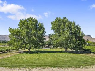 Reminiscent Downtown Cottage cottage - 2