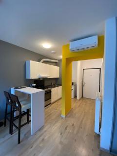 FIAOR Apartment, 1-2 guests, Free Parking & Wifi, 7 km Downtown, Bratislava - Bratislava - 5