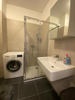 FIAOR Apartment, 1-2 guests, Free Parking & Wifi, 7 km Downtown, Bratislava - Bratislava - 7