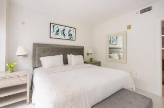 Beachfront Bentley Hotel One Bedroom Suite with Balcony and Beach access - Miami Beach - 5
